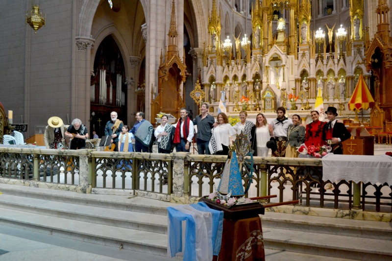 Estrella De La Pampa estar en la iglesia San Cayetano